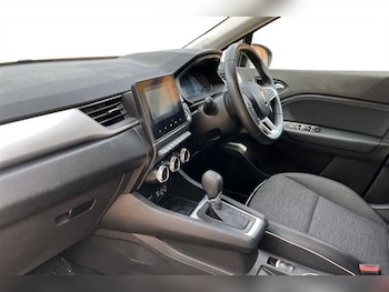 Used Renault Captur 2023 for sale - 79147300: Photo
