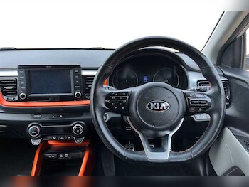 Used Kia Stonic 2018 for sale - 78856579: Photo