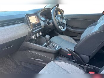 Used Renault Clio 2024 for sale - 77146770: Photo