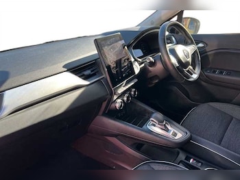 Used Renault Captur 2021 for sale - 76155319: Photo 2