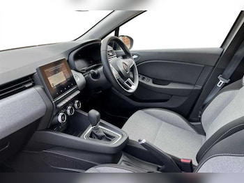 Used Renault Clio 2023 for sale - 78610388: Photo