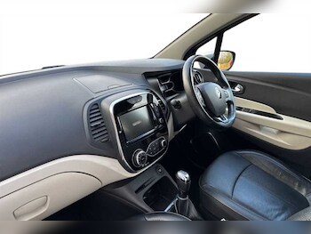 Used Renault Captur 2018 for sale - 76851377: Photo