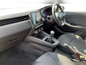 Used Renault Clio 2020 for sale - 79389905: Photo