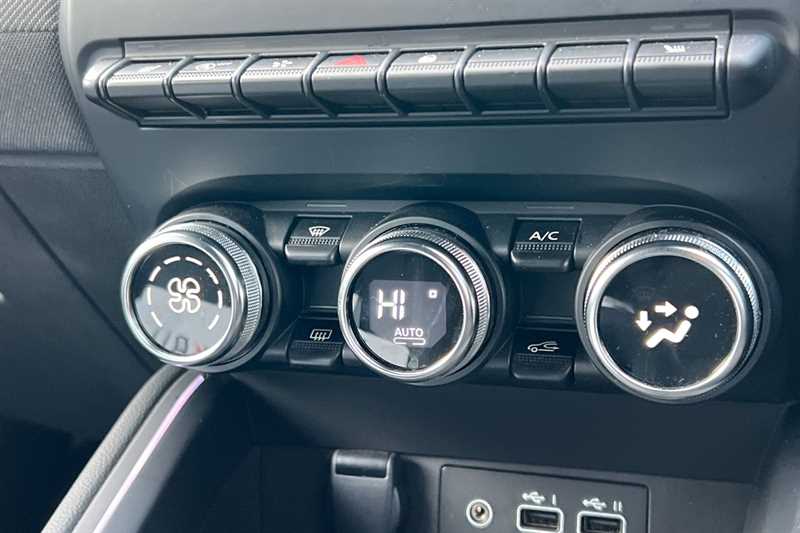 Used Renault Clio 2025 for sale - 76515138: Photo 16