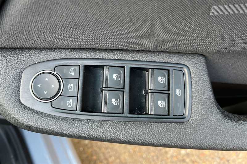 Used Renault Clio 2025 for sale - 76515138: Photo 18