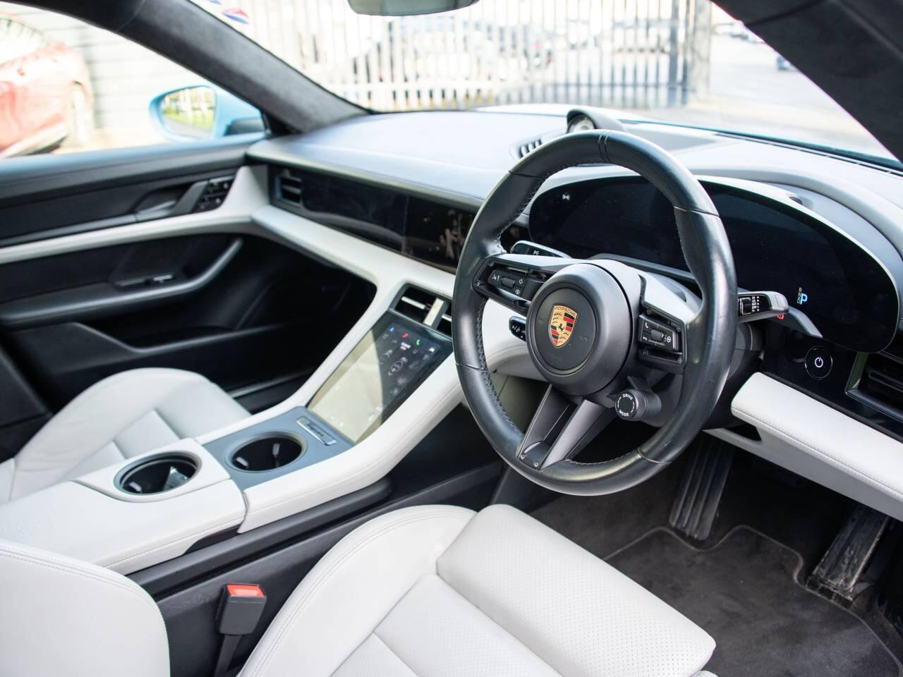 Used Porsche Taycan 2021 for sale - 77770842: Photo 4