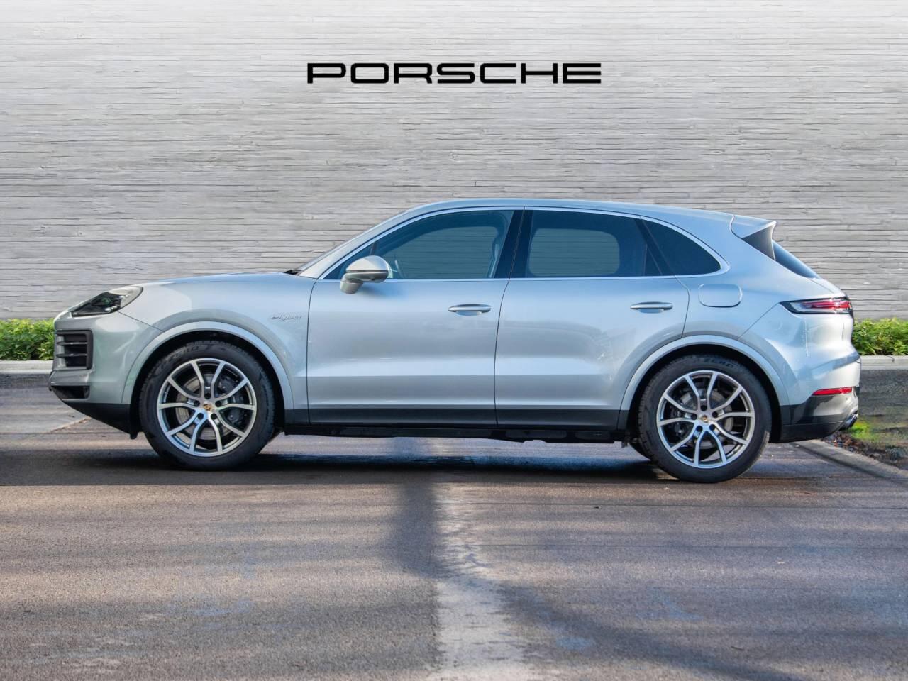 Used Porsche Cayenne 2024 for sale - 77218430: Photo 2