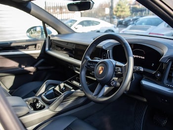 Used Porsche Cayenne 2024 for sale - 77218430: Photo