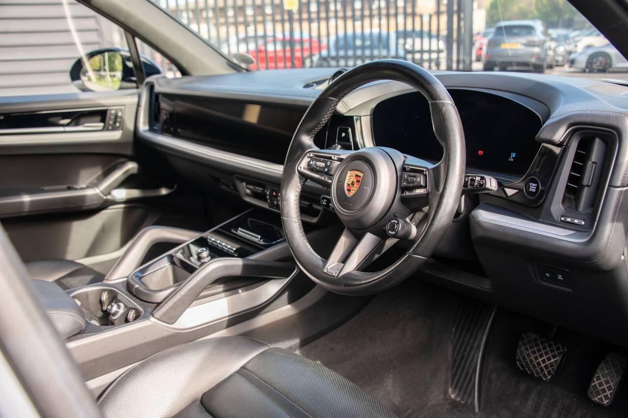 Used Porsche Cayenne 2024 for sale - 76677118: Photo 4