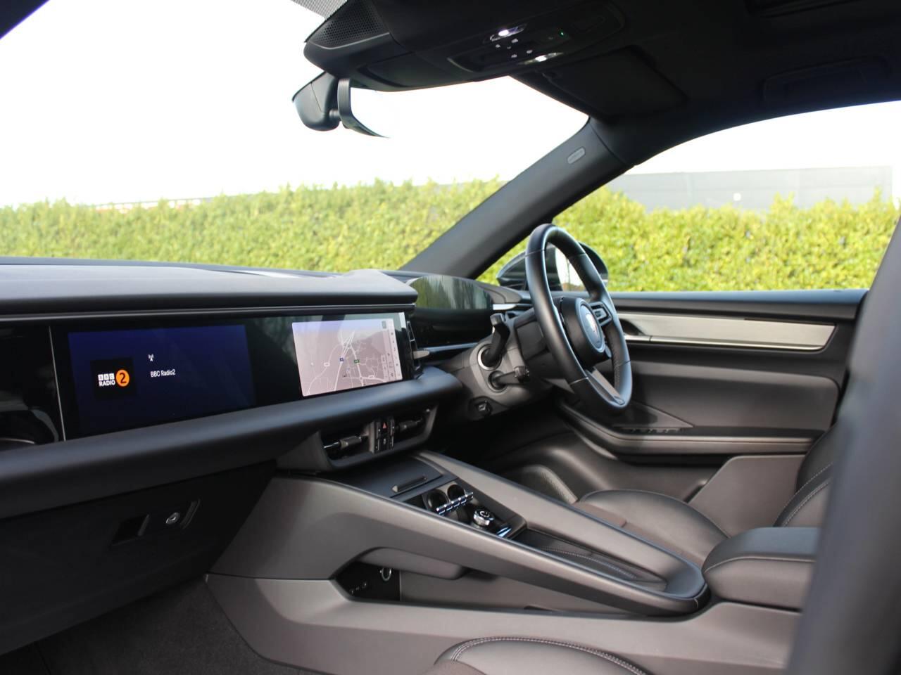 Used Porsche Macan 2024 for sale - 76677038: Photo 3