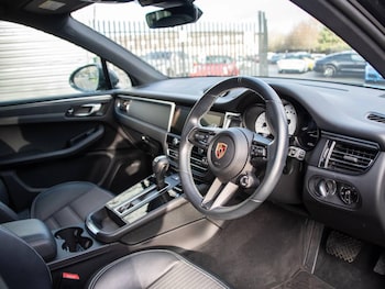 Used Porsche Macan 2023 for sale - 77032551: Photo