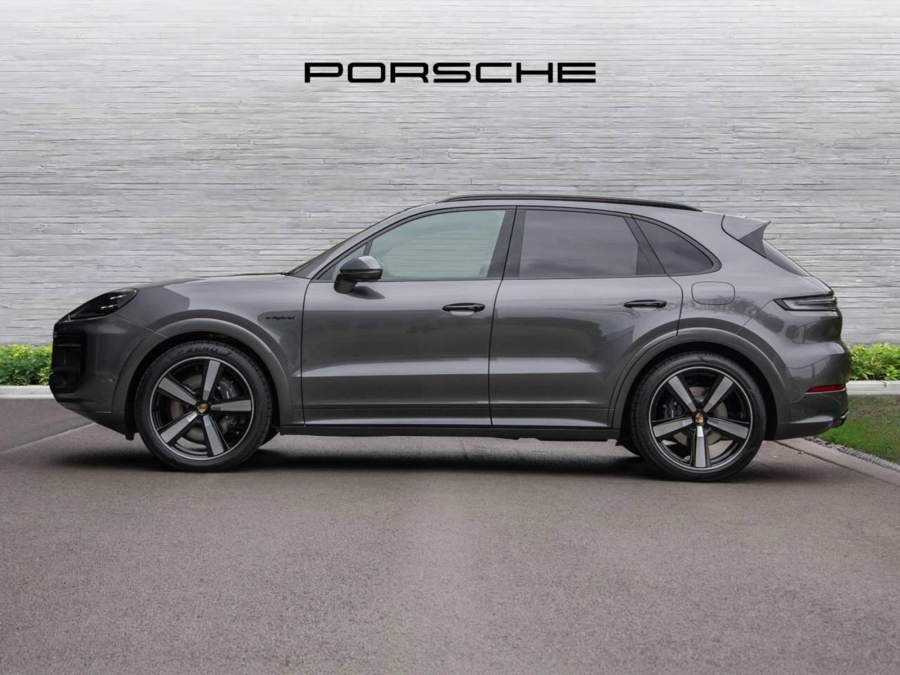Used Porsche Cayenne 2025 for sale - 76678899: Photo 2