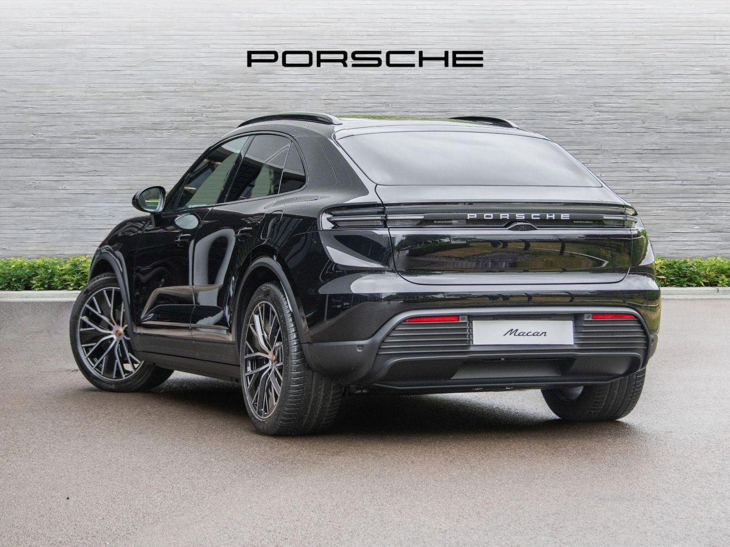 Used Porsche Macan 2025 for sale - 76679887: Photo 2