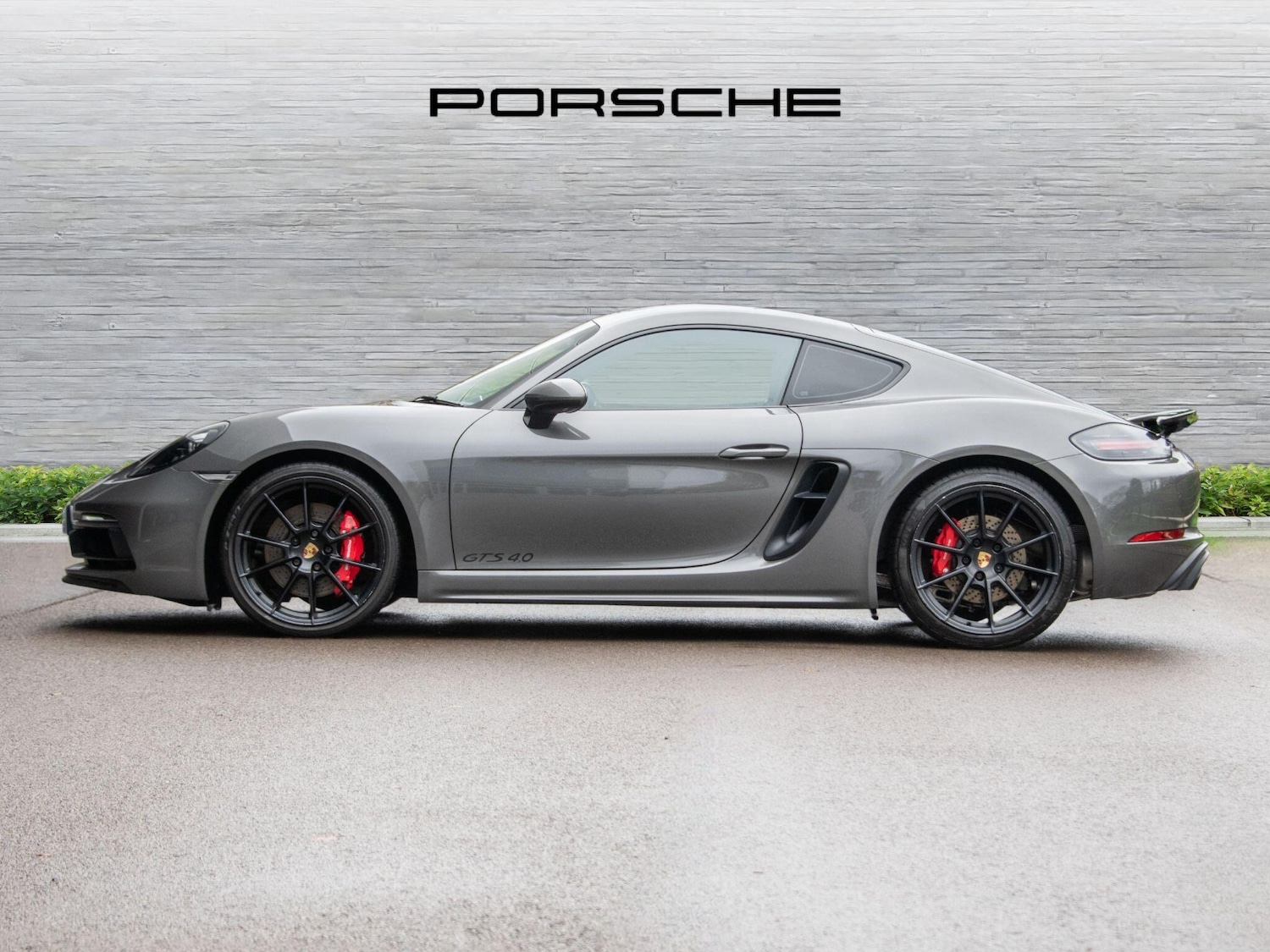 Used Porsche Cayman 2021 for sale - 76841802: Photo 2