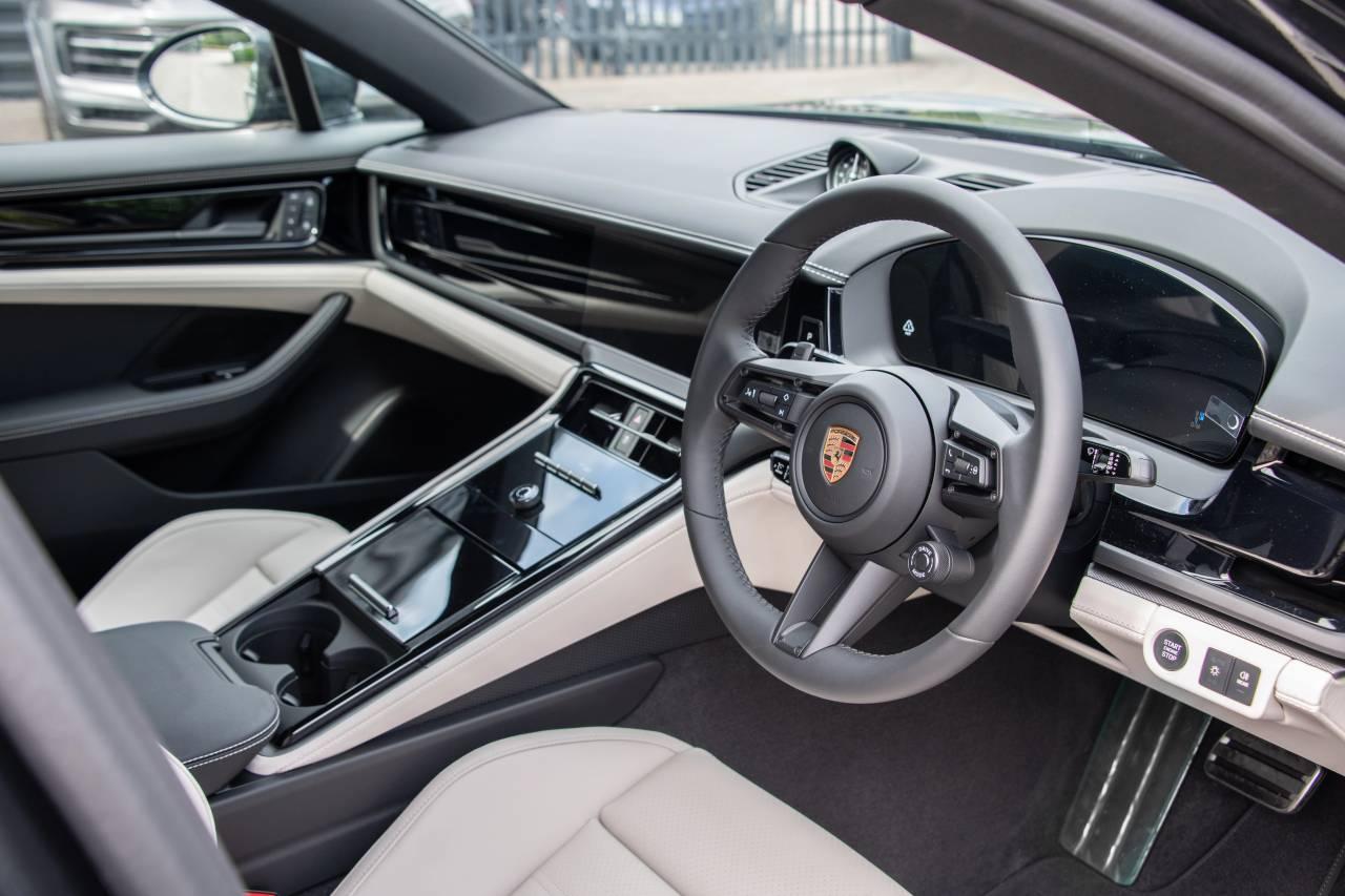 Used Porsche Panamera 2025 for sale - 76678156: Photo 4