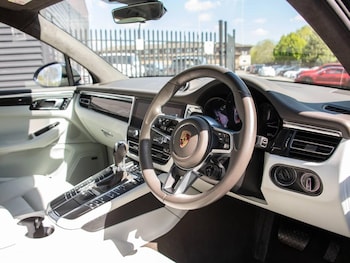 Used Porsche Macan 2021 for sale - 78336894: Photo