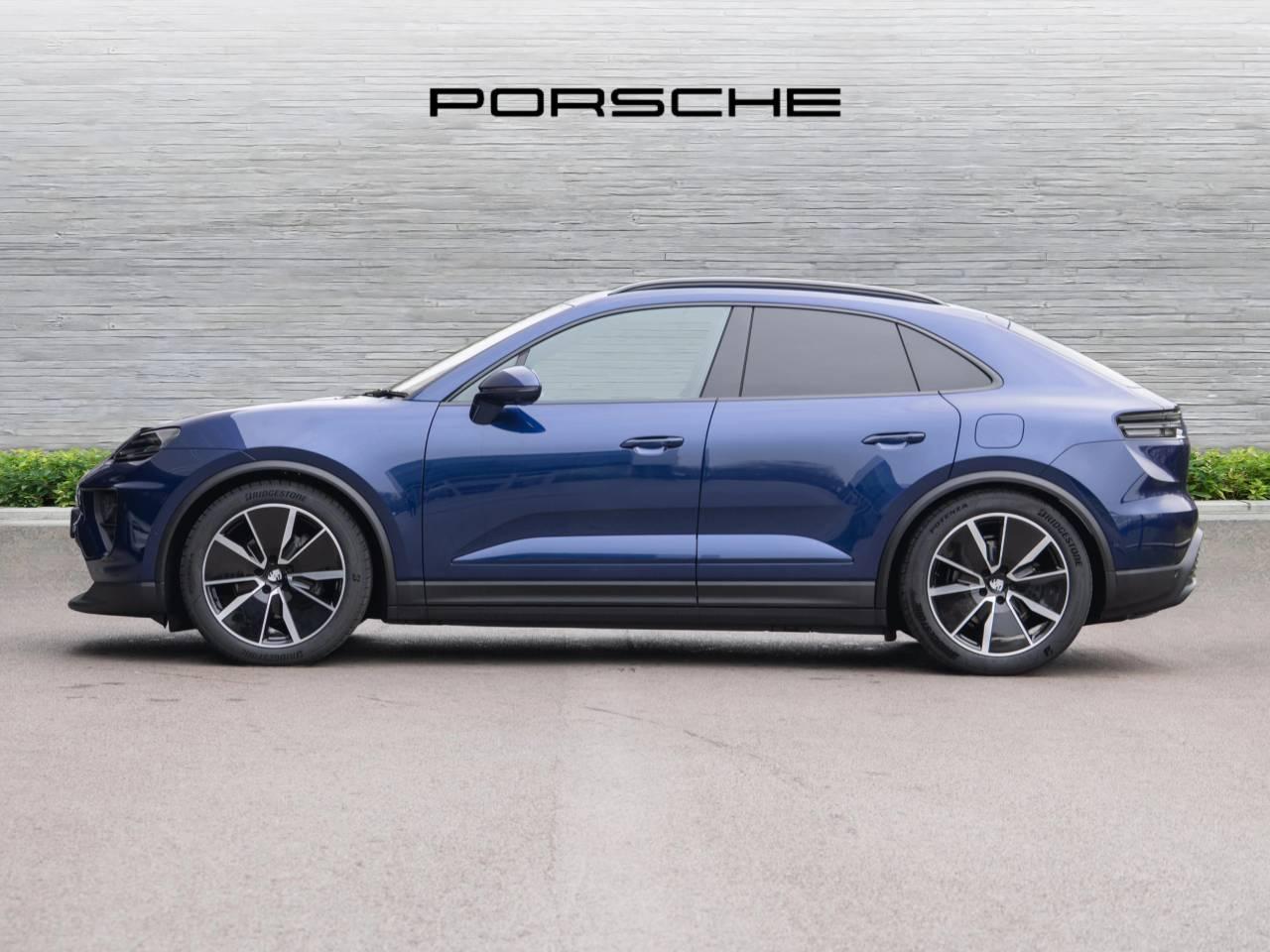 Used Porsche Macan 2025 for sale - 76680339: Photo 2