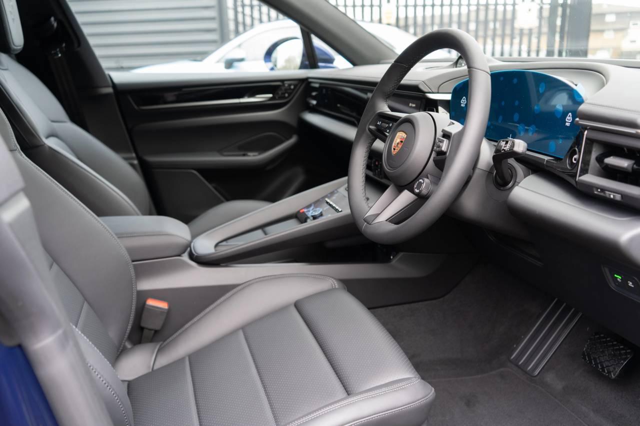 Used Porsche Macan 2025 for sale - 76680339: Photo 4