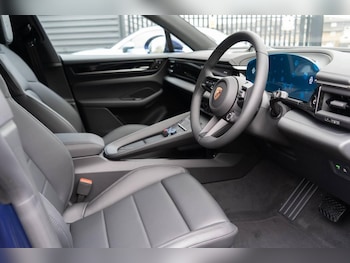 Used Porsche Macan 2025 for sale - 76680339: Photo