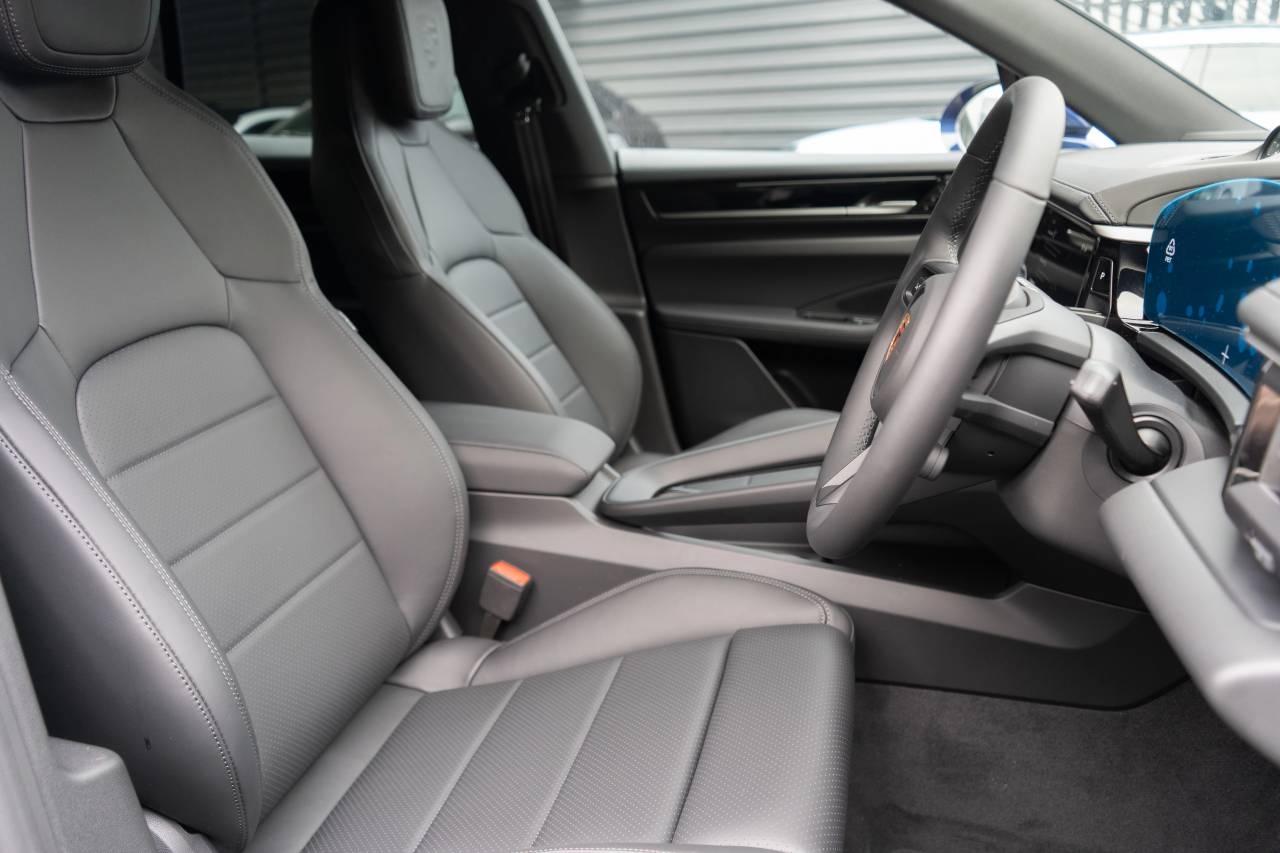 Used Porsche Macan 2025 for sale - 76680339: Photo 5