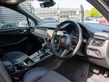 Used Porsche Macan 2023 for sale - 78352650: Photo