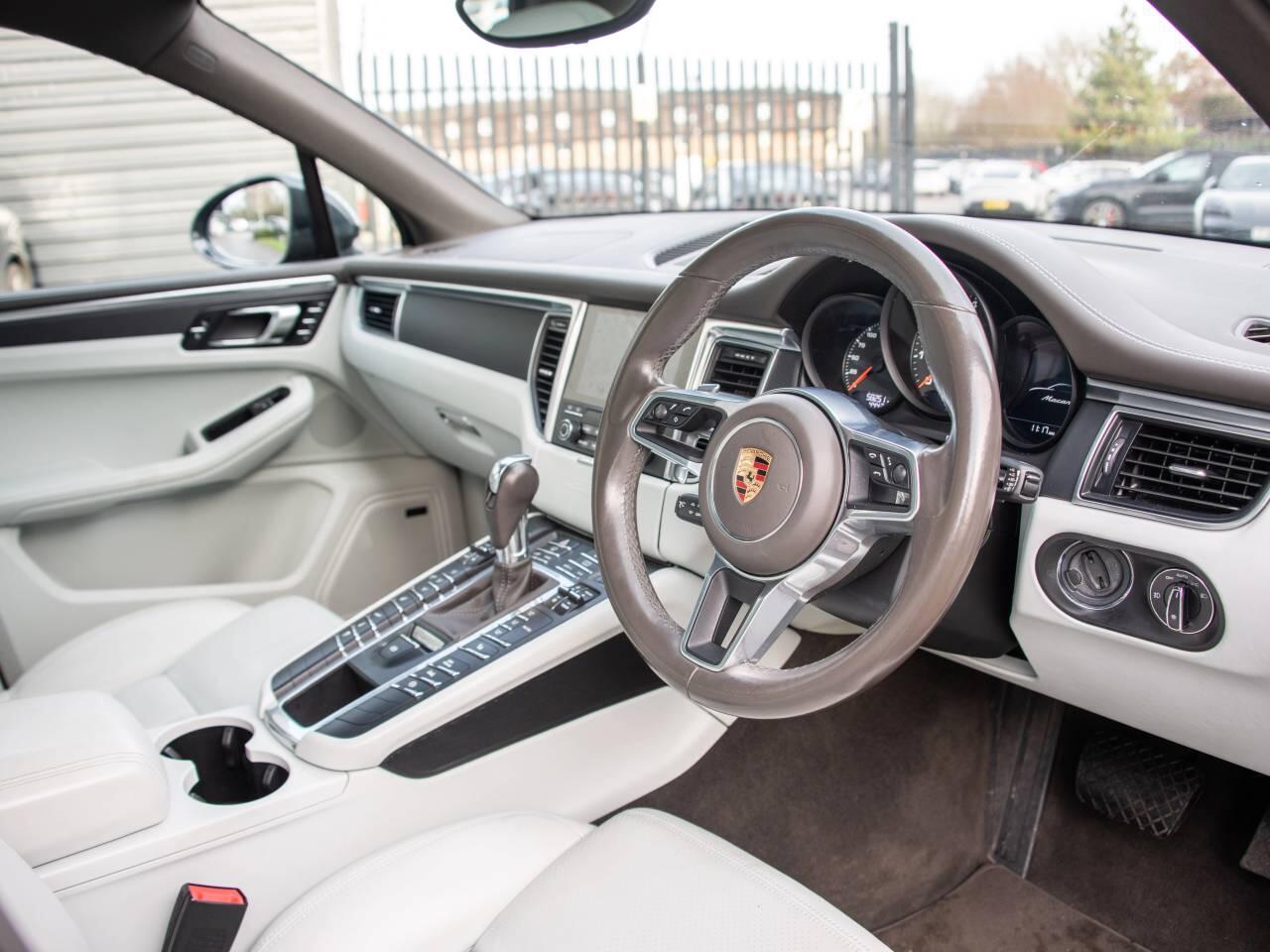 Used Porsche Macan 2018 for sale - 77205292: Photo 4