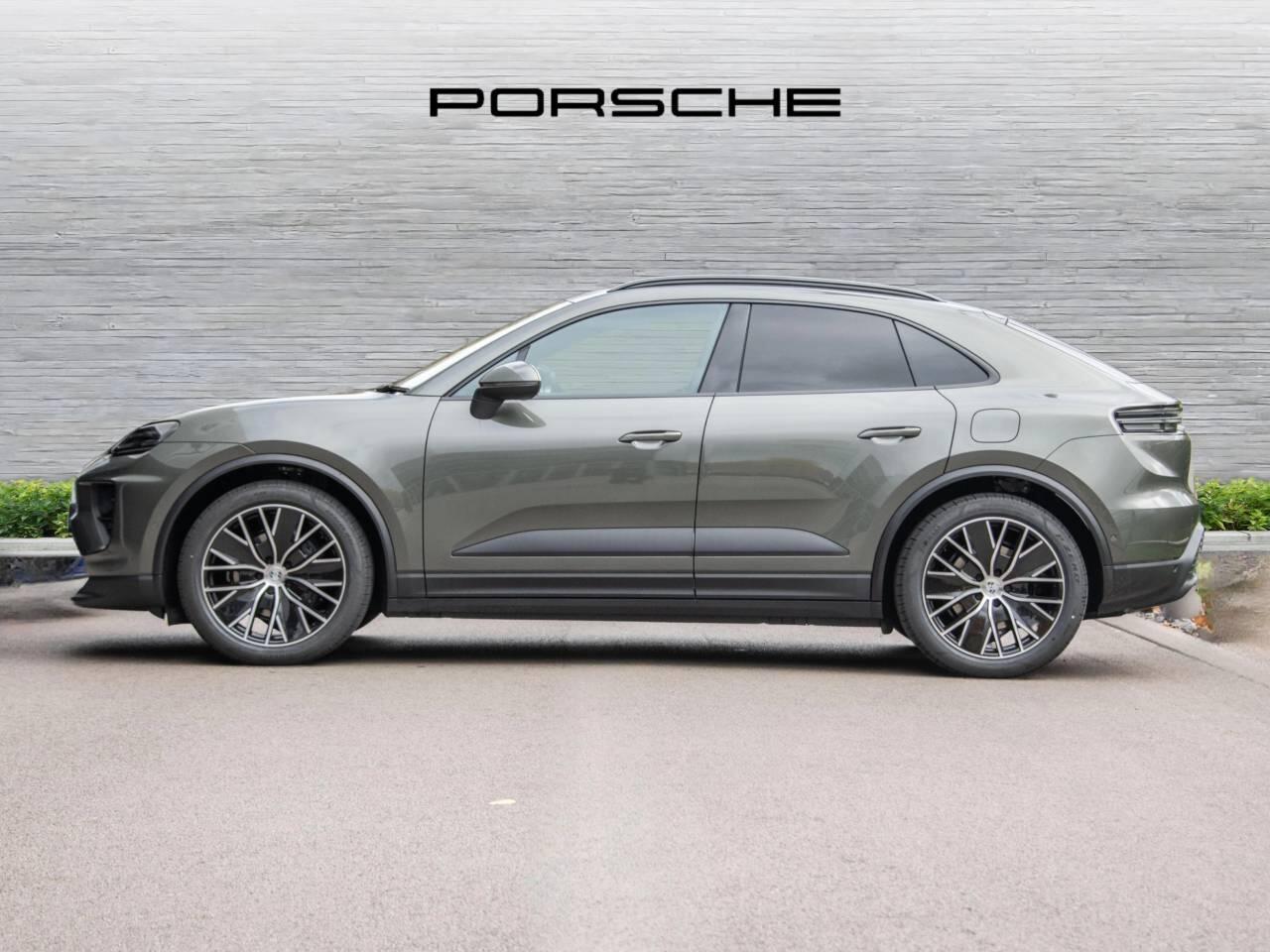 Used Porsche Macan 2025 for sale - 76692552: Photo 2