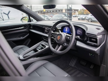 Used Porsche Macan 2025 for sale - 76692552: Photo