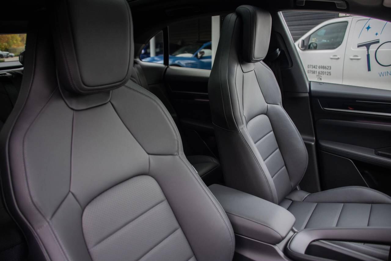 Used Porsche Macan 2025 for sale - 76692552: Photo 5