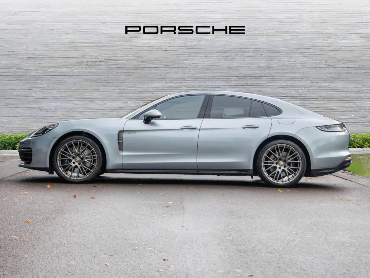 Used Porsche Panamera 2023 for sale - 76676213: Photo 2