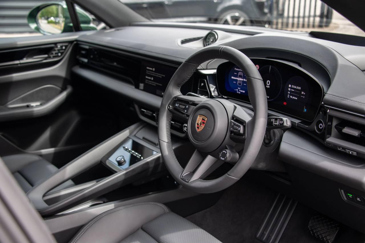 Used Porsche Macan 2025 for sale - 76678060: Photo 4