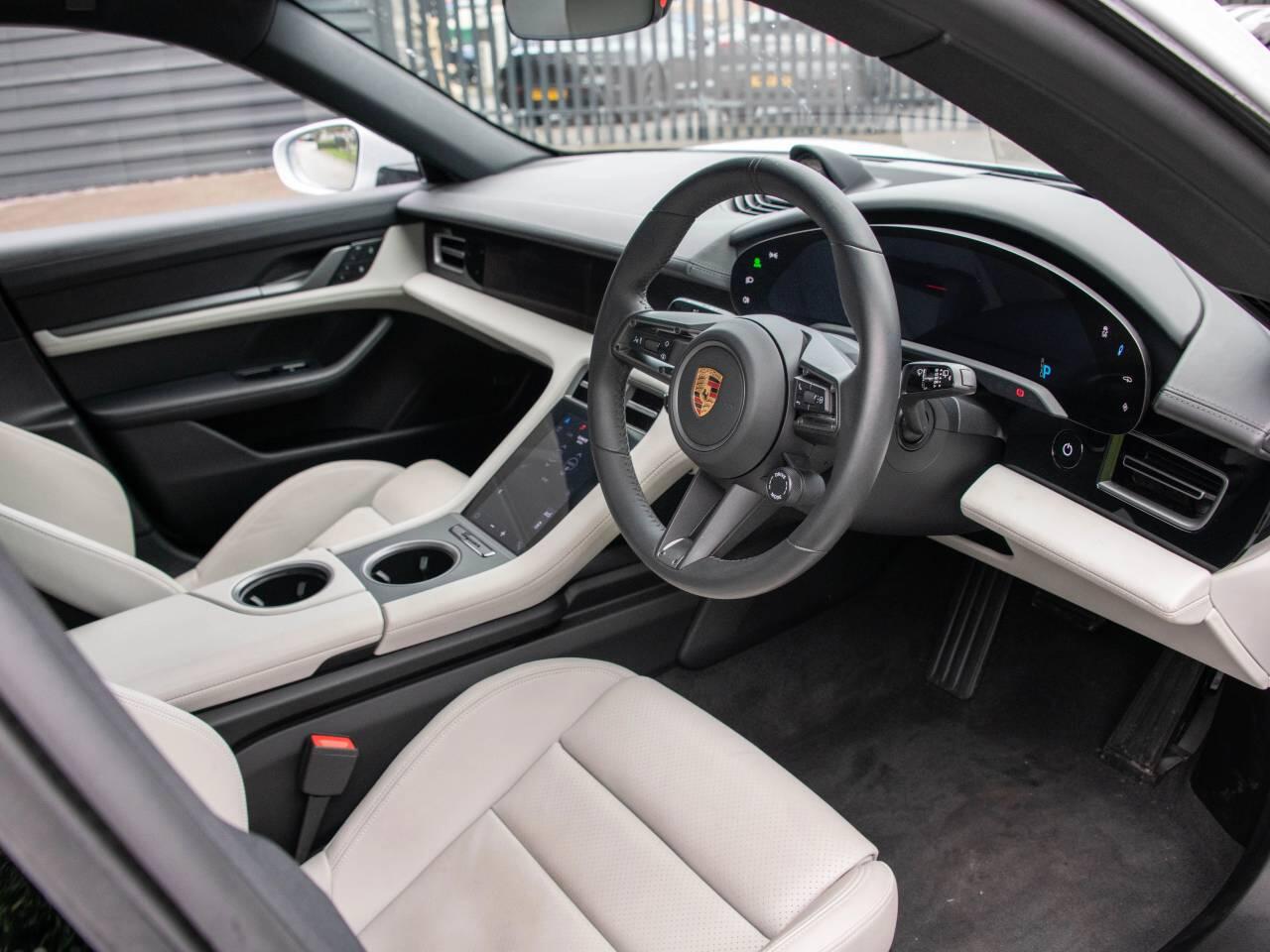 Used Porsche Taycan 2022 for sale - 77885191: Photo 4