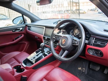 Used Porsche Macan 2023 for sale - 76999111: Photo