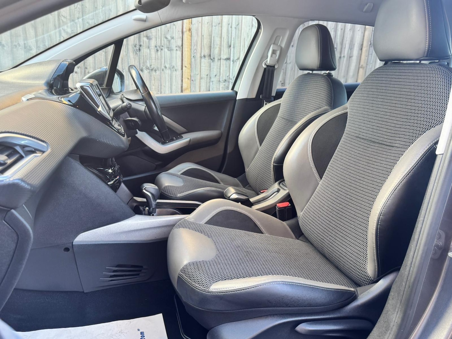 Used Peugeot 2008 2017 for sale - 78072569: Photo 2