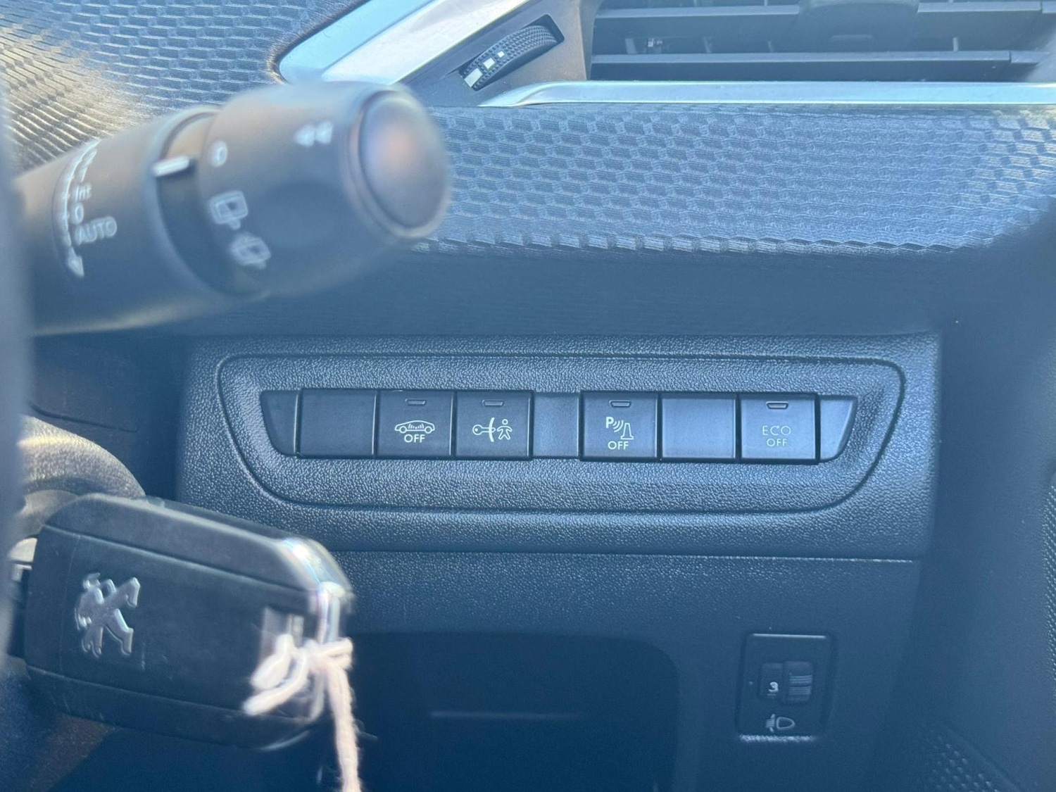 Used Peugeot 2008 2017 for sale - 78072569: Photo 34