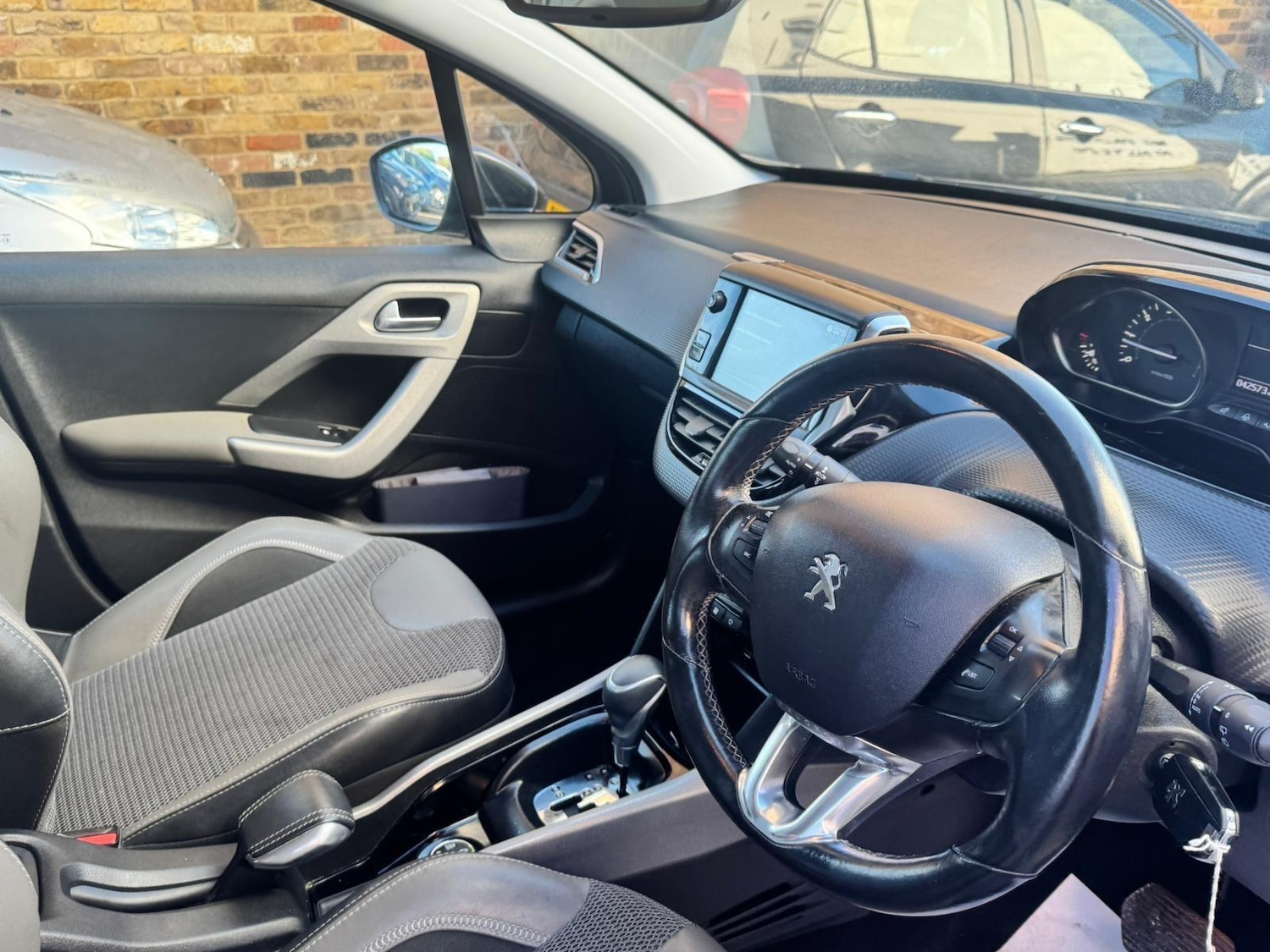 Used Peugeot 2008 2017 for sale - 78072569: Photo 38