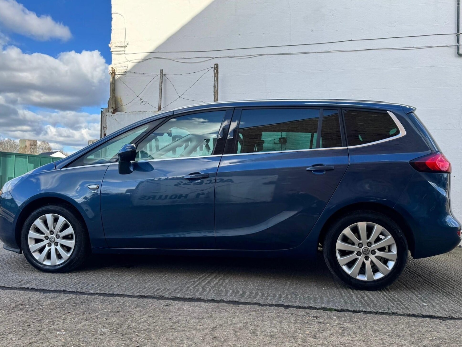 Used Vauxhall Zafira 2016 for sale - 78072538: Photo 3