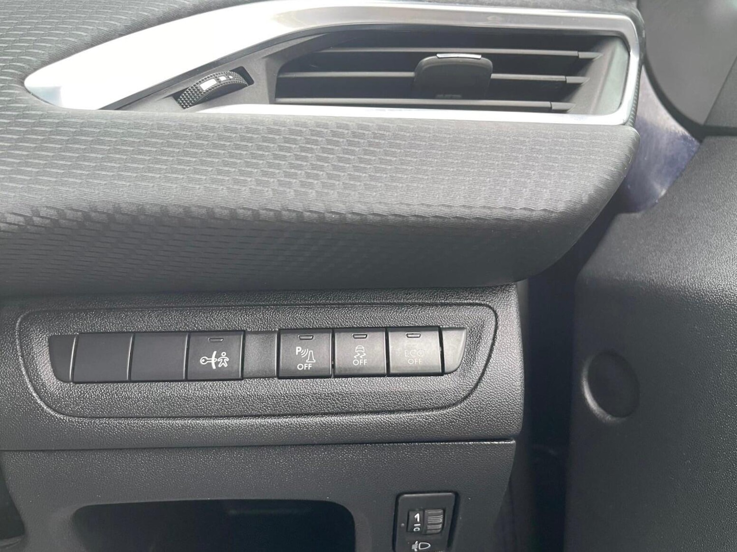 Used Peugeot 208 2015 for sale - 78071793: Photo 16