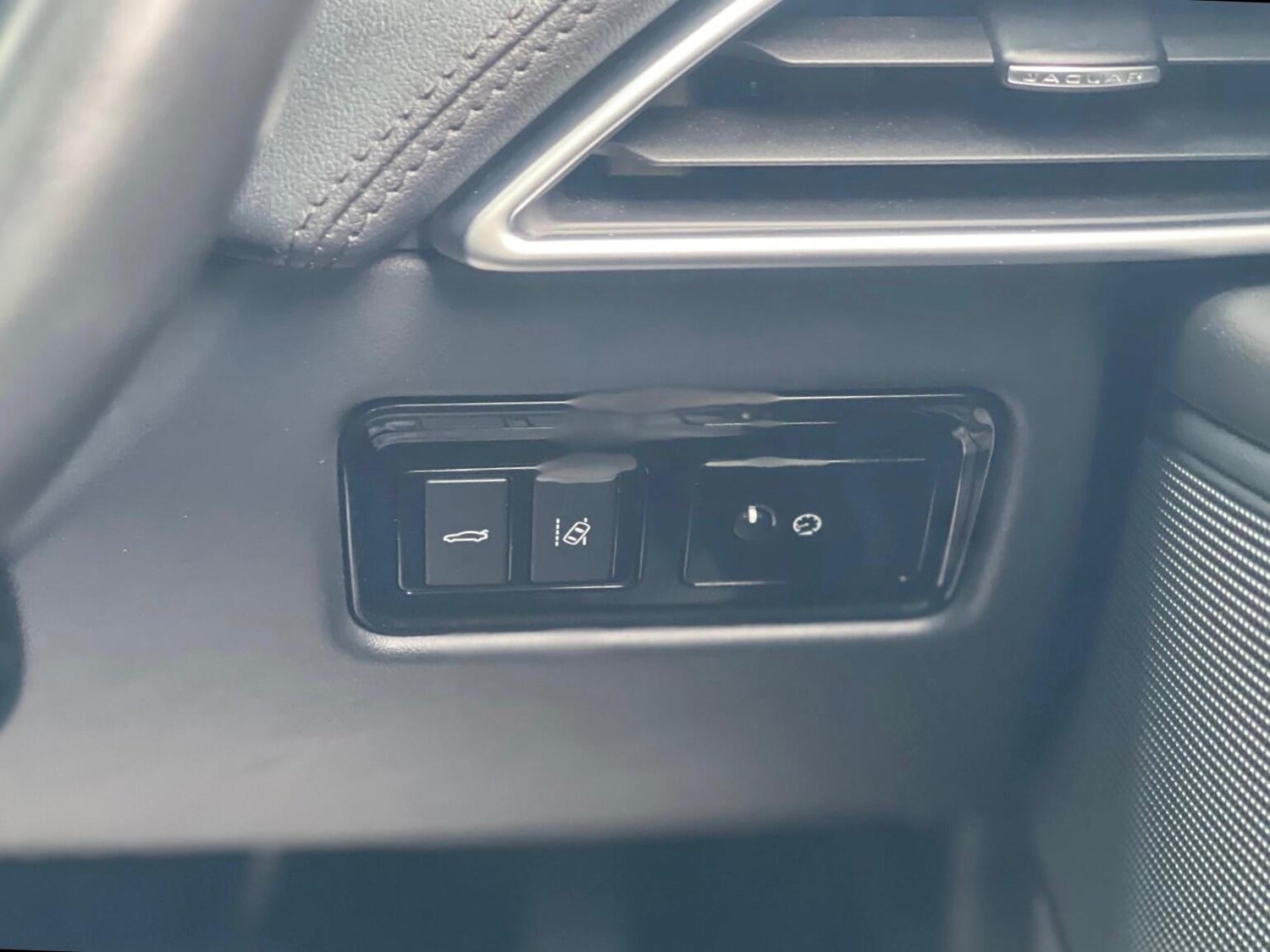 Used Jaguar XE 2018 for sale - 78073197: Photo 26