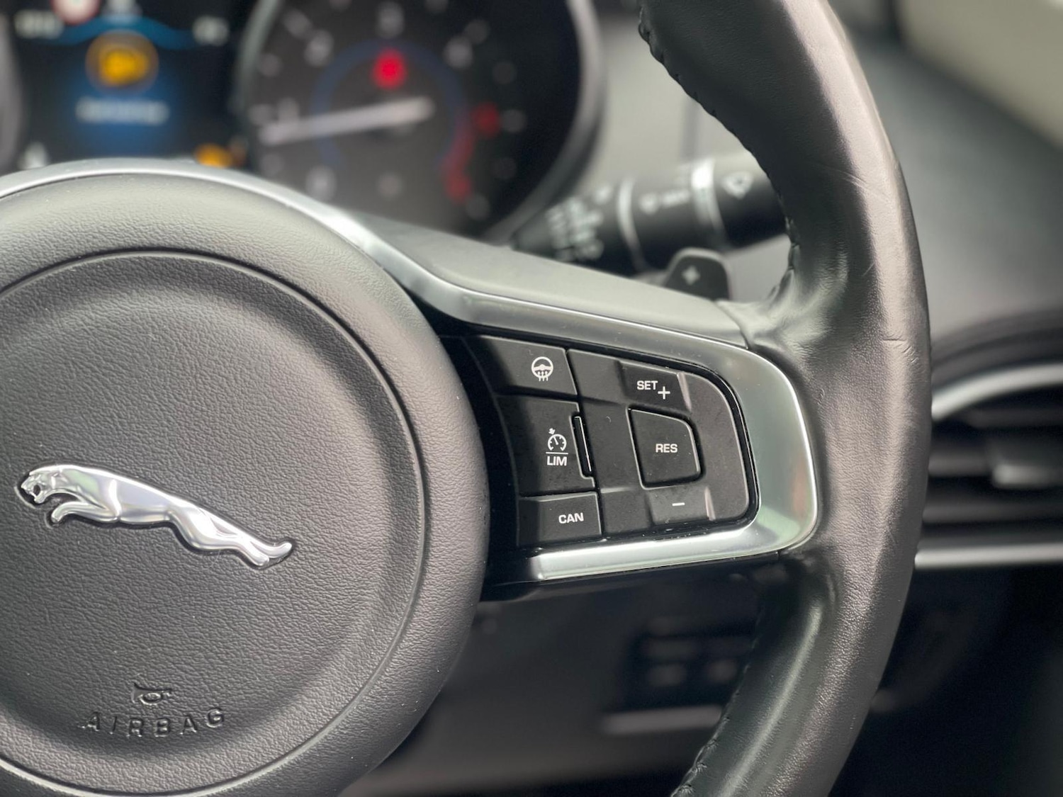 Used Jaguar XE 2018 for sale - 78073197: Photo 29