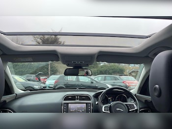 Used Jaguar XE 2018 for sale - 78073197: Photo