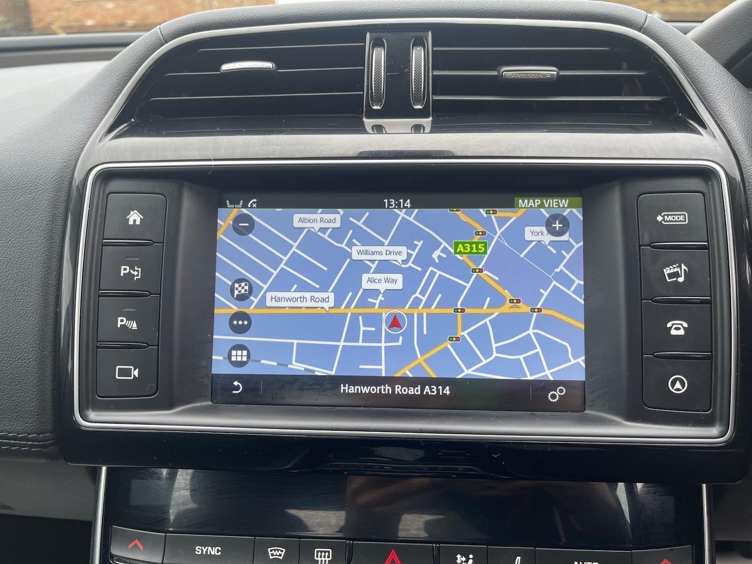 Used Jaguar XE 2018 for sale - 78073197: Photo 3