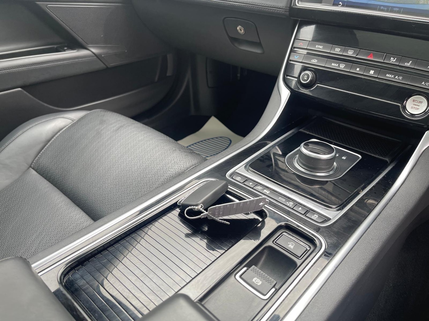 Used Jaguar XE for sale - 78127843: Photo 25