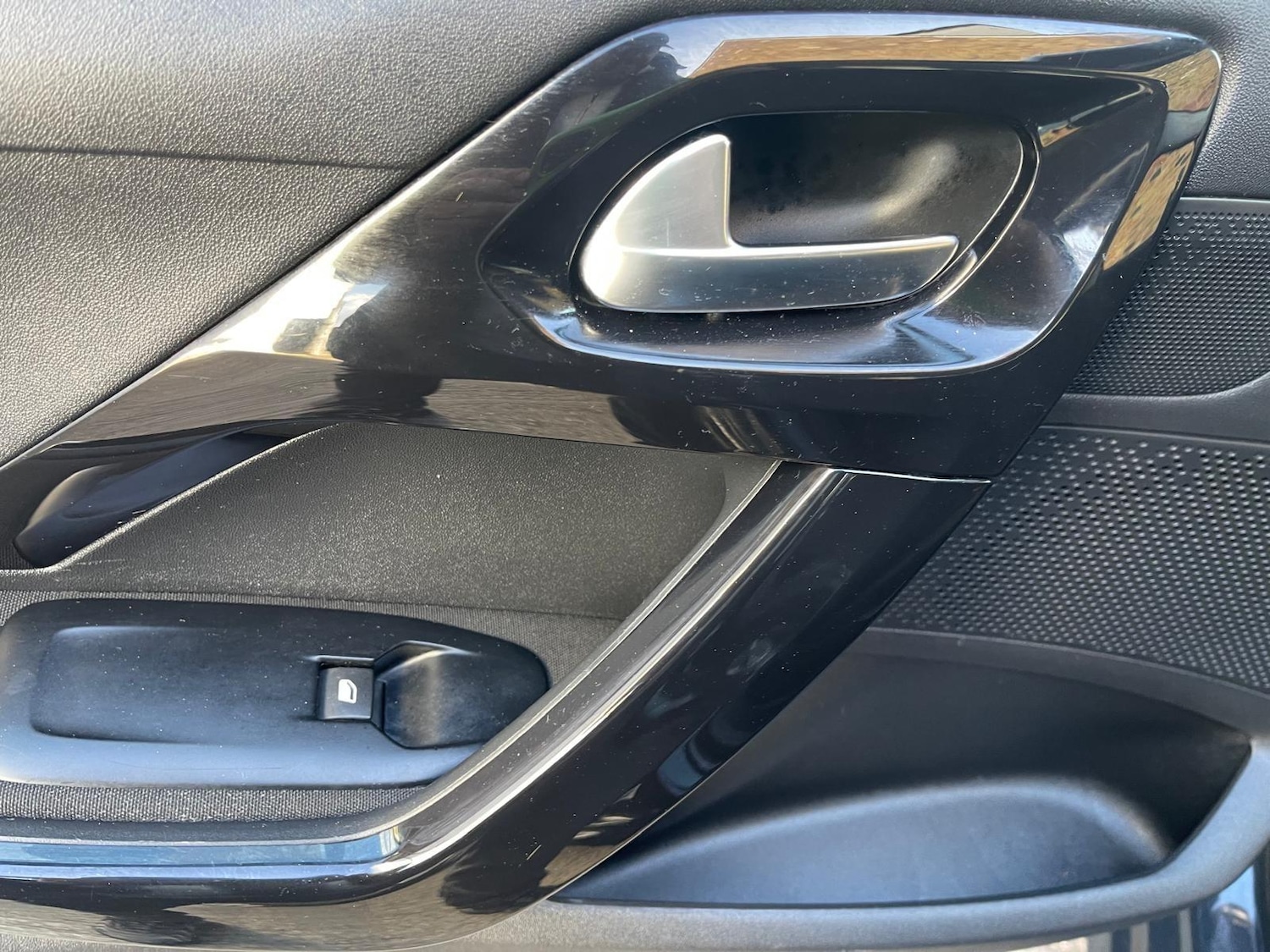 Used Peugeot 208 2017 for sale - 78100624: Photo 15