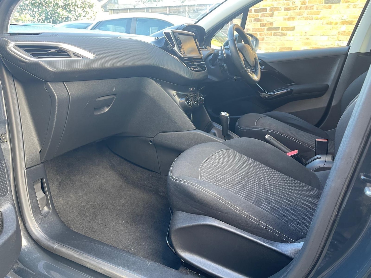 Used Peugeot 208 2017 for sale - 78100624: Photo 16