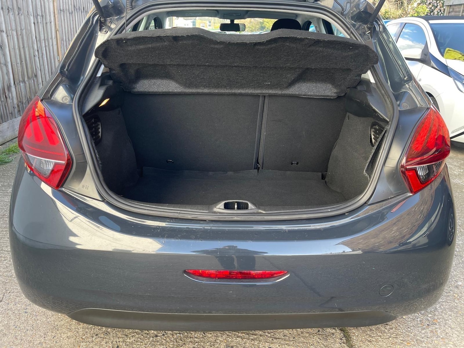 Used Peugeot 208 2017 for sale - 78100624: Photo 17