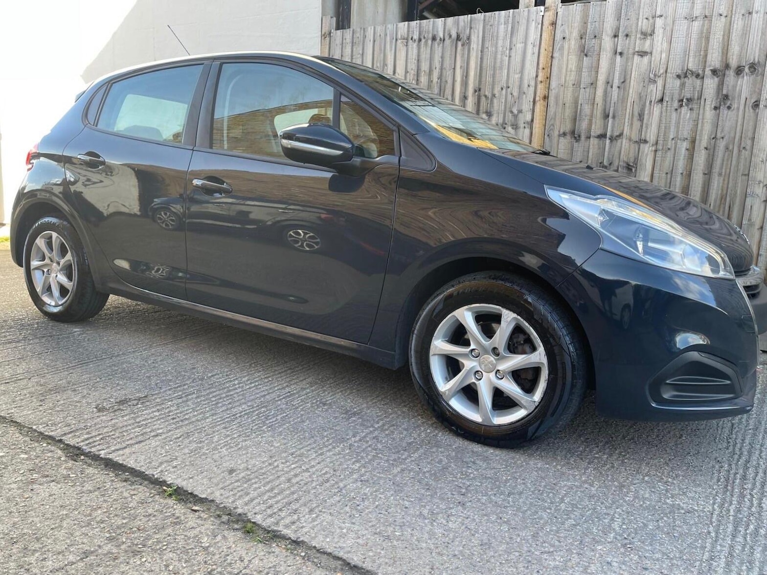 Used Peugeot 208 2017 for sale - 78100624: Photo 18