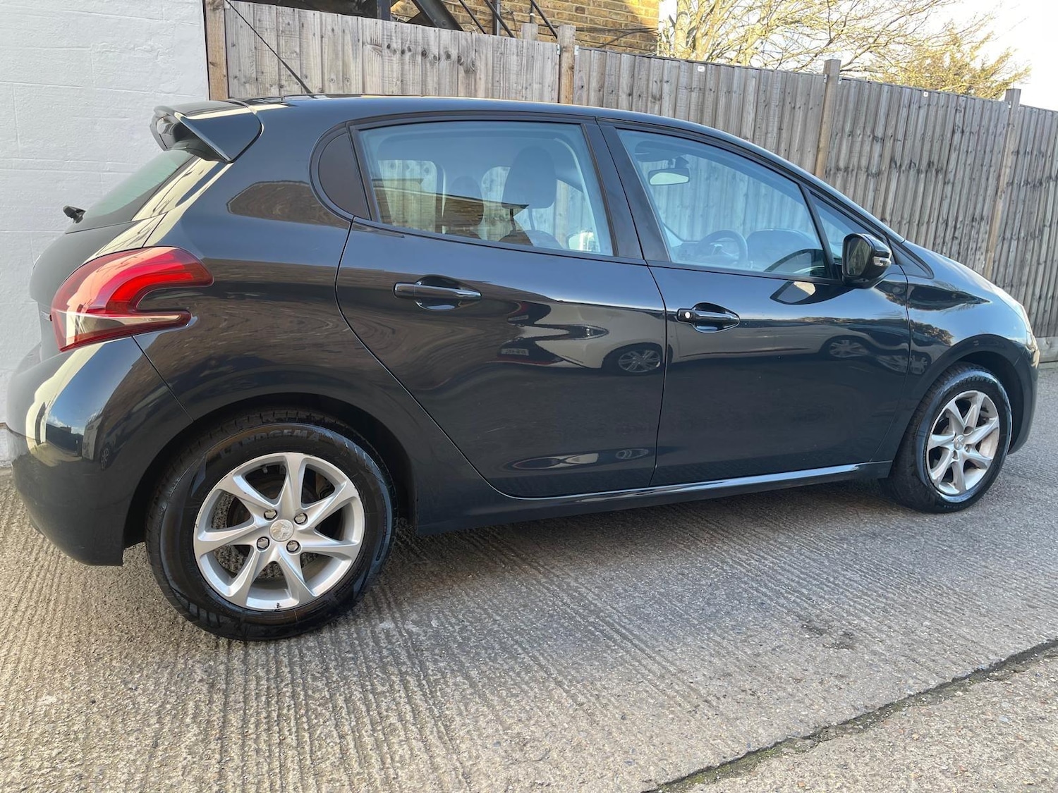 Used Peugeot 208 2017 for sale - 78100624: Photo 24