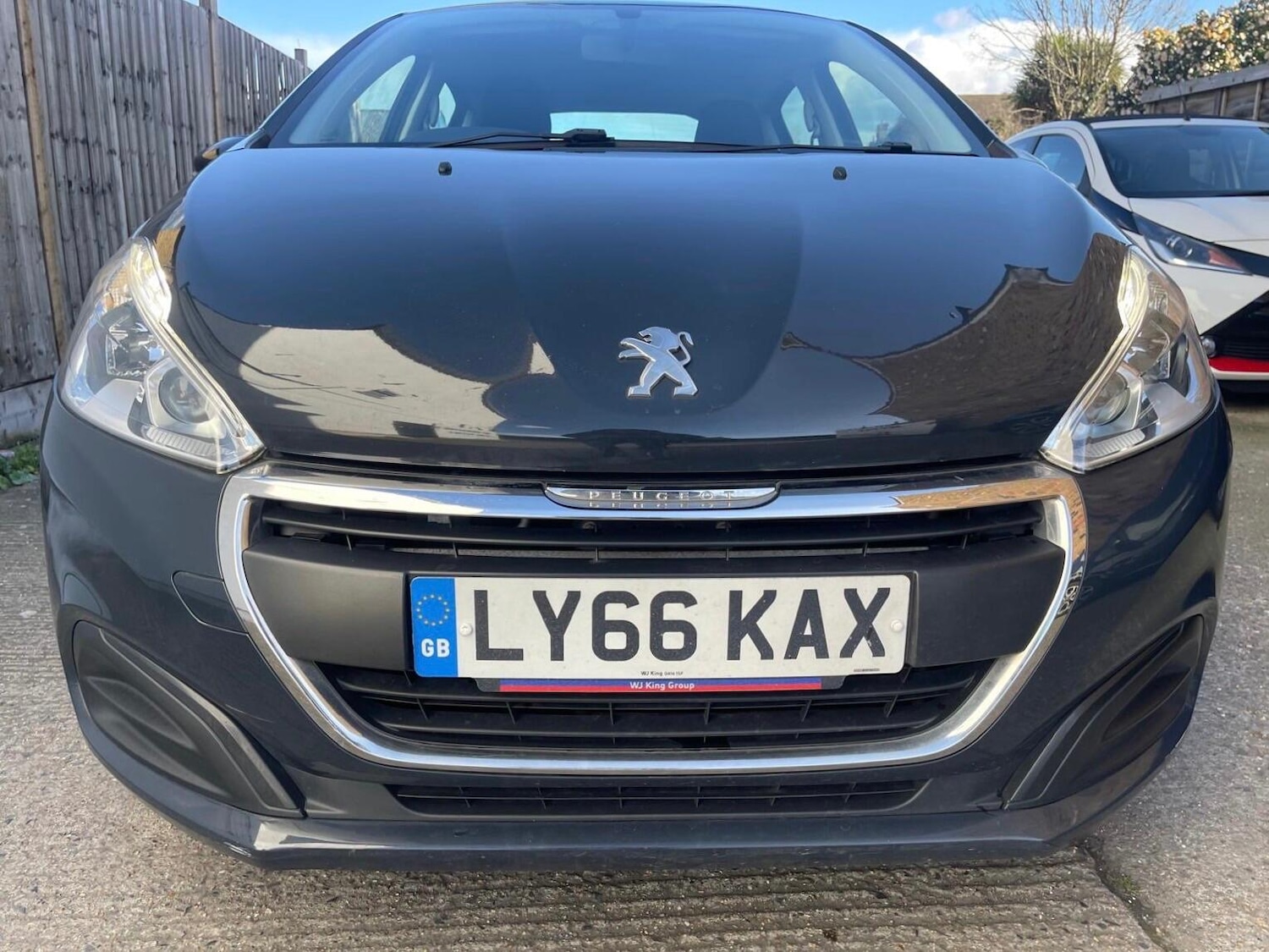 Used Peugeot 208 2017 for sale - 78100624: Photo 3