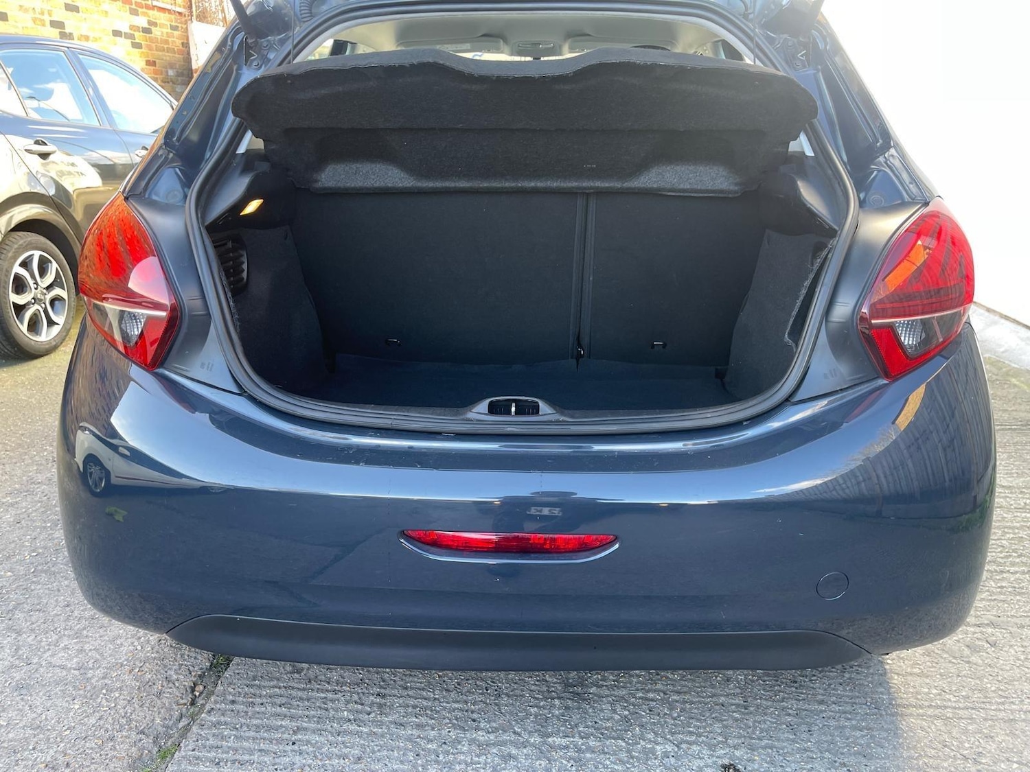 Used Peugeot 208 2017 for sale - 78100624: Photo 7